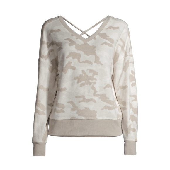 Derek Heart Neutral Camo Fuzzy Comfy Sweatshirt Size M - Picture 3 of 13